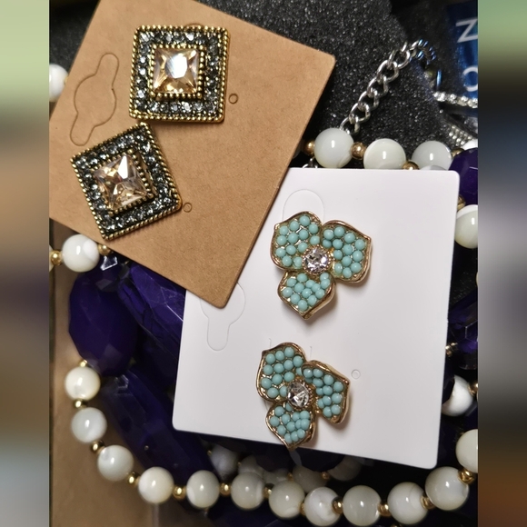 Earrings Bundle Of 2 - Picture 3 of 17